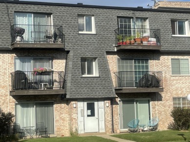 (private lake, pond, creek) Condo Active Under Contract in Des Plaines Illinois