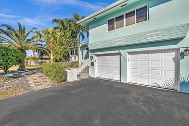 Welcome to your own tropical paradise in this E Oakland Park - photo 3