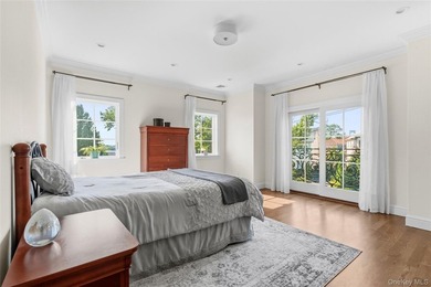 Nestled within the prestigious waterfront enclave of Malba, one - photo 15