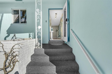 Welcome to your own tropical paradise in this E Oakland Park - photo 6