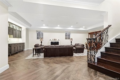 Nestled within the prestigious waterfront enclave of Malba, one - photo 22