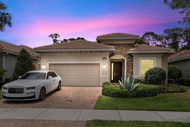 Welcome to your dream home! Nestled in the nicest Port St. Lucie - photo 2