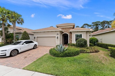 Welcome to your dream home! Nestled in the nicest Port St. Lucie - photo 4