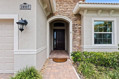 Welcome to your dream home! Nestled in the nicest Port St. Lucie - photo 6