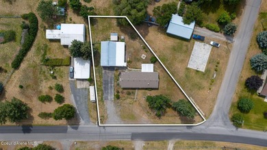 Situated on approx 1/2 acre, this well-maintained 3-bedroom - photo 3