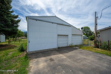 Situated on approx 1/2 acre, this well-maintained 3-bedroom - photo 4