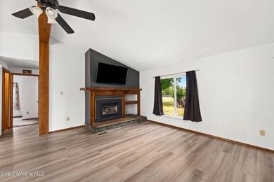 Situated on approx 1/2 acre, this well-maintained 3-bedroom - photo 8