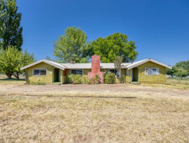 Lake Home For Sale in Chiloquin, Oregon