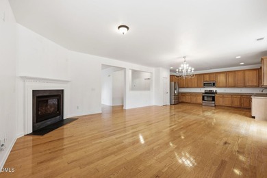 Beautiful 5-bedroom, 3-bath home with a loft in the highly - photo 13
