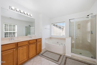 Beautiful 5-bedroom, 3-bath home with a loft in the highly - photo 19