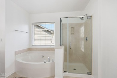 Beautiful 5-bedroom, 3-bath home with a loft in the highly - photo 20