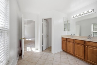 Beautiful 5-bedroom, 3-bath home with a loft in the highly - photo 21