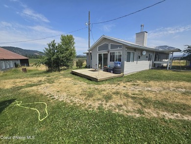 This rare find 3-bedroom home is centrally located and offers - photo 2
