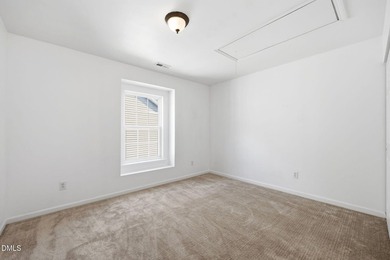 Beautiful 5-bedroom, 3-bath home with a loft in the highly - photo 23