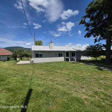This rare find 3-bedroom home is centrally located and offers - photo 5