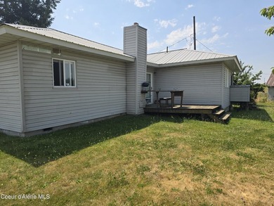 This rare find 3-bedroom home is centrally located and offers - photo 6