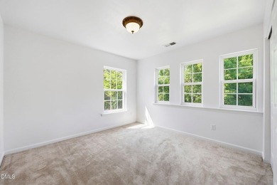 Beautiful 5-bedroom, 3-bath home with a loft in the highly - photo 28
