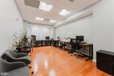 Beautifully updated and exceptionally spacious 1BR, 1.5BA condo - photo 33