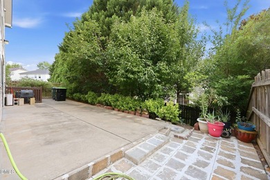 Beautiful 5-bedroom, 3-bath home with a loft in the highly - photo 33