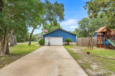 Beautifully renovated home tucked away on a quiet cul-de-sac in - photo 39