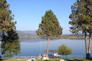 Enjoy waterfront living in this inviting 3,276 sq. ft. home - photo 4