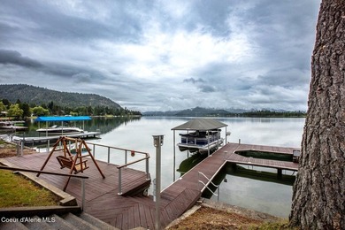 Enjoy waterfront living in this inviting 3,276 sq. ft. home - photo 7