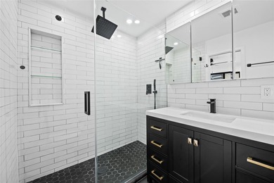 Beautifully updated 2BR/2BA corner home with a brand-new roof - photo 13
