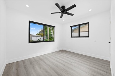 Beautifully updated 2BR/2BA corner home with a brand-new roof - photo 14