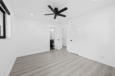 Beautifully updated 2BR/2BA corner home with a brand-new roof - photo 16