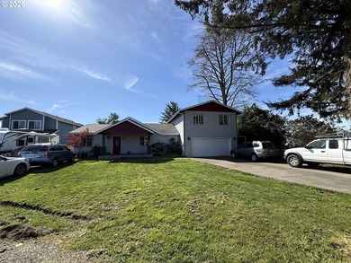 Beautifully updated and versatile property just a short distance - photo 1