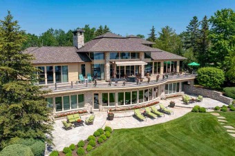 Lake Charlevoix Home For Sale in Charlevoix Michigan