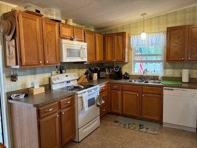 BEAUTIFULLY CARED FOR AND DECORATED 2/2 IN PET FRIENDLY GATED - photo 6