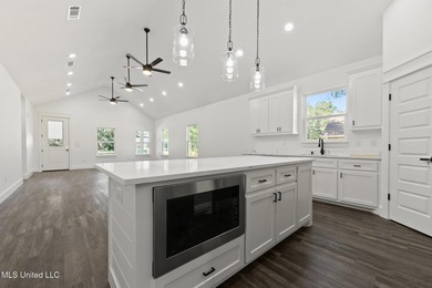 This beautifully crafted new construction home offers 4 bedrooms - photo 11