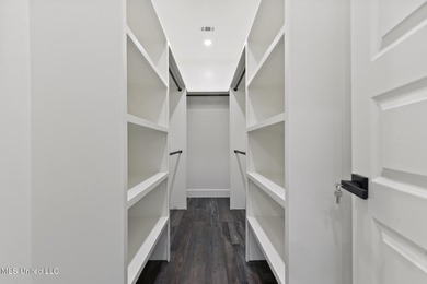 This beautifully crafted new construction home offers 4 bedrooms - photo 14