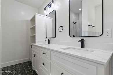 This beautifully crafted new construction home offers 4 bedrooms - photo 15