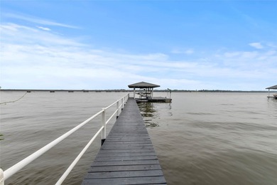 Wake up to deep water, wide-open views, and the rare bonus of - photo 2