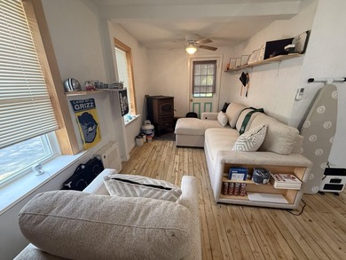 3-bedroom, 1.5-bath home. The home features a comfortable layout - photo 4
