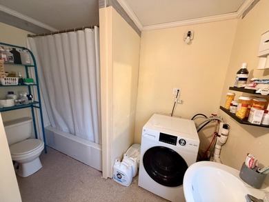 3-bedroom, 1.5-bath home. The home features a comfortable layout - photo 7