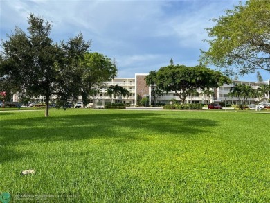 (private lake, pond, creek) Condo For Sale in Deerfield Beach Florida