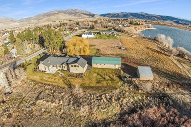 Extraordinary Lakeside Legacy Estate on Cemetery Point Peninsula - photo 5