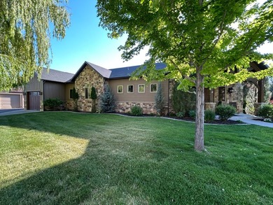 Extraordinary Lakeside Legacy Estate on Cemetery Point Peninsula - photo 10