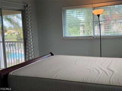 Beautiful on the top floor, located in Country Club Manor within - photo 11