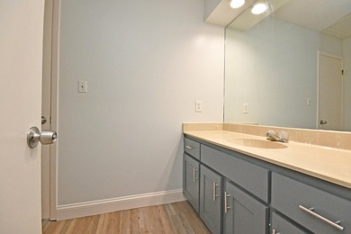 Welcome to 1824 Mallard Dr, Unit B, a well-maintained residence - photo 31
