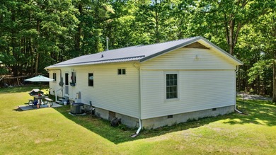 Country living at its best! Check out this recently renovated - photo 11
