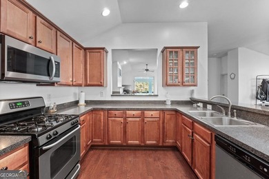 Beautiful 3 bedroom, 3 bathroom home located in the highly - photo 14