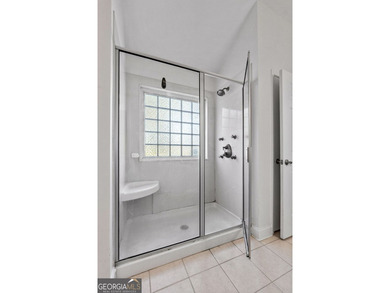 Beautiful 3 bedroom, 3 bathroom home located in the highly - photo 20