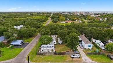 Great investment opportunity in the heart of Rockport! This - photo 1