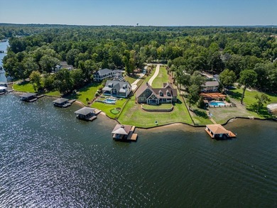 Wow, this is an absolutely stunning property not to leave out - photo 11