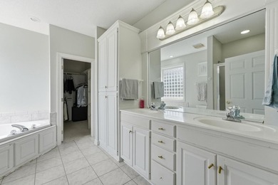 Beautiful home located in an elegant peaceful neighborhood - photo 11