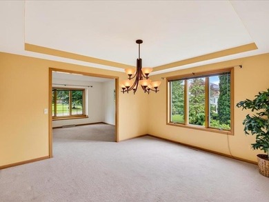 Welcome to this 4,126 sq ft home in desirable Seminole Hills - photo 12